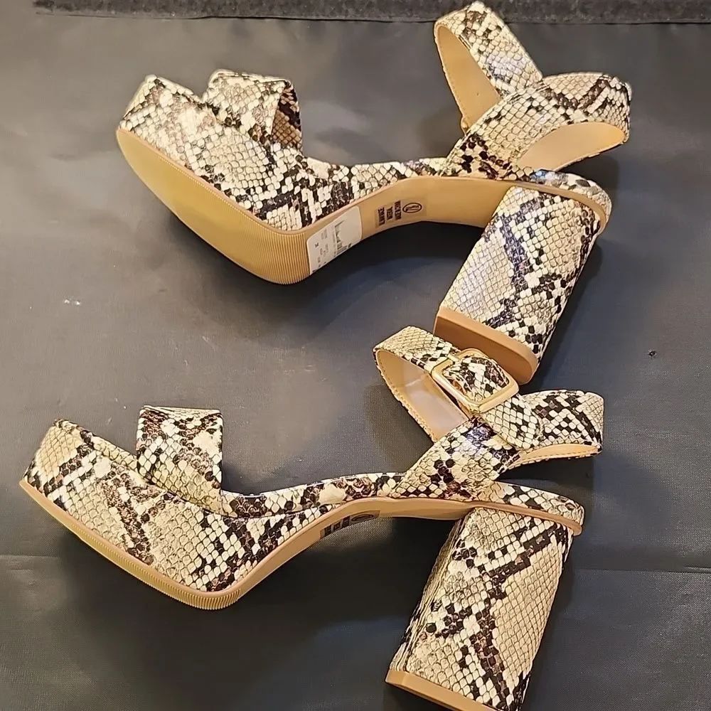 Brand New Soda Macey Pyton Sladies Women's Block Heel Sandals G1 — image 8 of 8